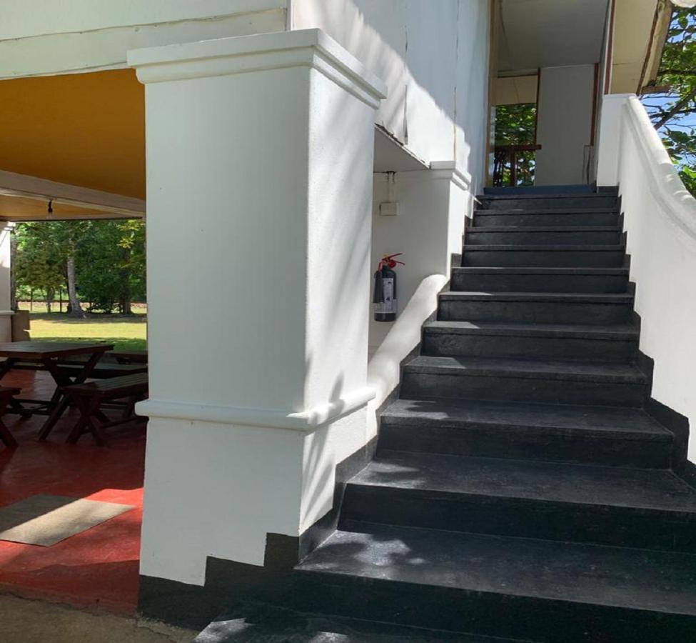 Palm Beach Inn & Sea Shells Cabanas Bentota Exterior photo