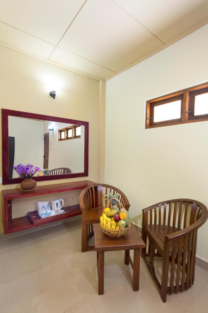 Palm Beach Inn & Sea Shells Cabanas Bentota Room photo